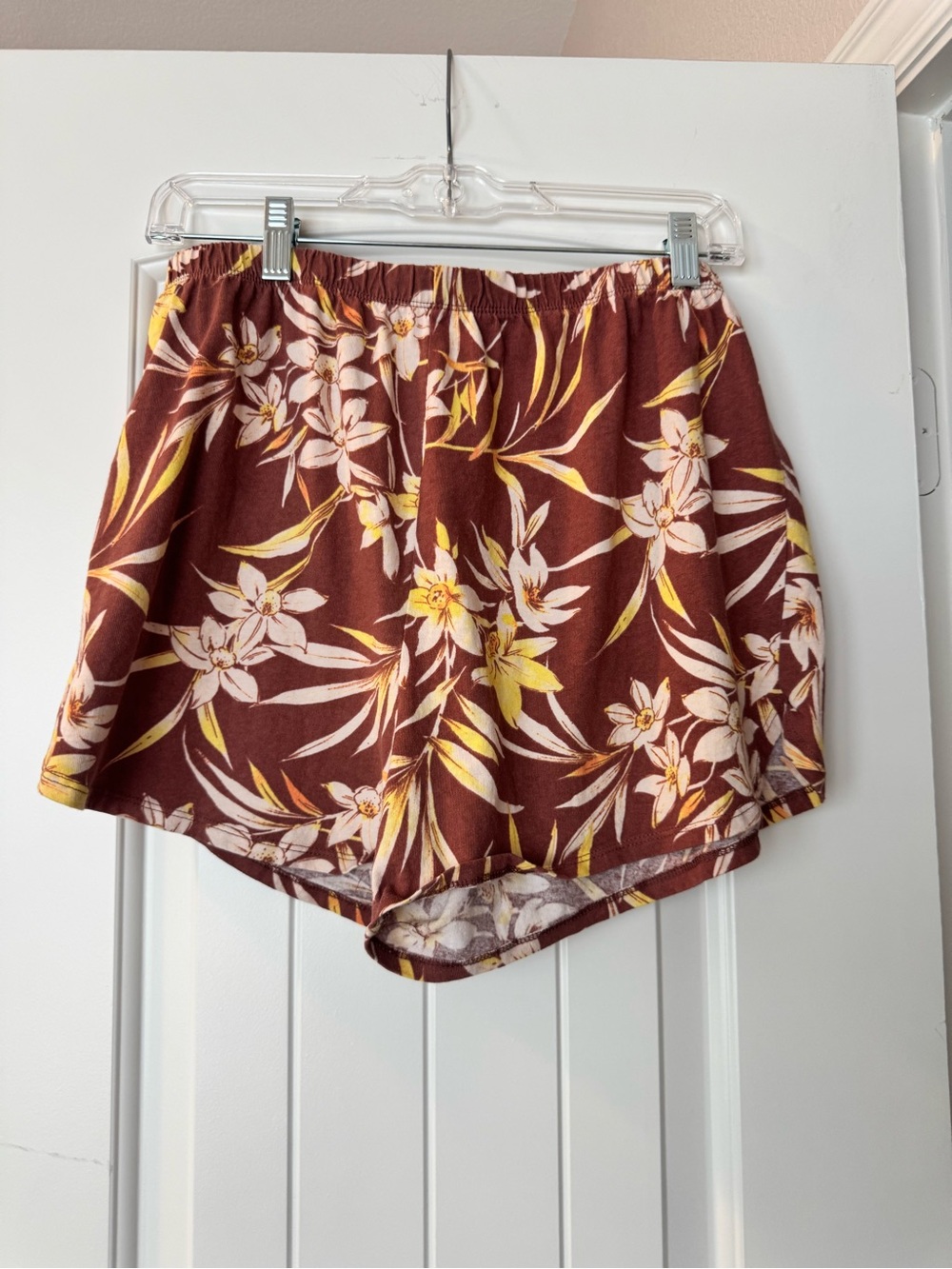Floral Elastic-Waist Women’s Athletic Shorts - Brown & Yellow